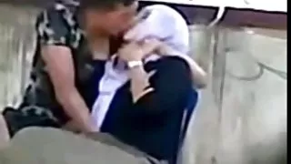 老教師退休亂搞年輕夫婦在家色情