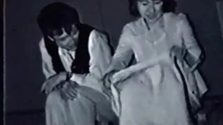 讓這個女孩成為一個kuni並且在肛門色情中操她