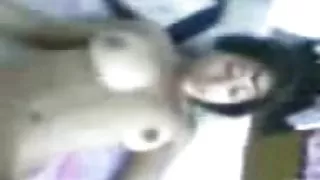 從性交沒有剃光的小雞色情的大樹幹