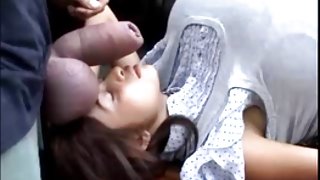 舔陰部的女朋友，讓她吸吮色情片