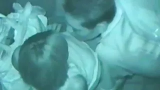妹妹為一個色情兄弟帶來了她所有的女朋友和一隻橡皮小雞