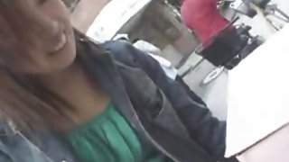 學生性交年輕學生輪流色情