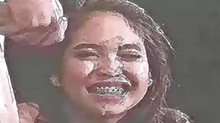 Nymph喜歡吮吸和啄色情片