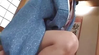 老師在一個美麗的陰部色情片中有一個無聊的小雞