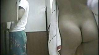 混蛋金發女郎在她的twat色情片中得到一個胖公雞