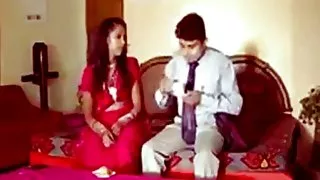 在一個受約束的色情朋友面前性交