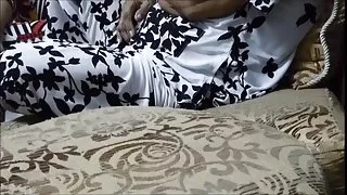 年輕的孫子亂搞陰部色情的祖母