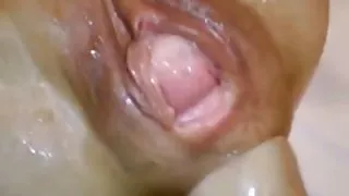 俄羅斯黑髮男人性交在她的陰部和屁股色情