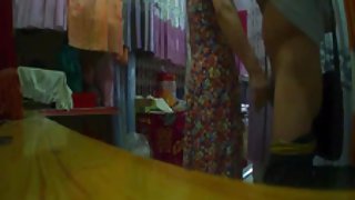 持久的色情妓女深深拍了拍洞