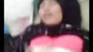 性交豐滿的貪得無厭的金發女郎用色情果汁填充她的嘴