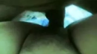 長襪的性感的女小學生在照相機色情脫下衣服