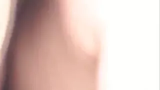 熱俄羅斯寶貝吊他的手指色情