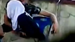 父親亂搞年輕女兒和cums與她的色情片