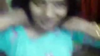 蕩婦吮吸雞巴，跳上色情