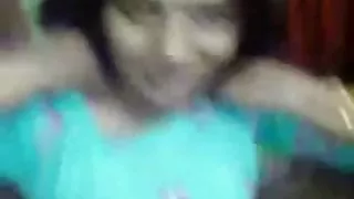 蕩婦吮吸雞巴，跳上色情