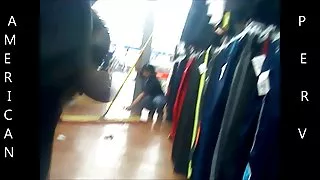 一群黑人性交在一個白人女子色情的嘴裡